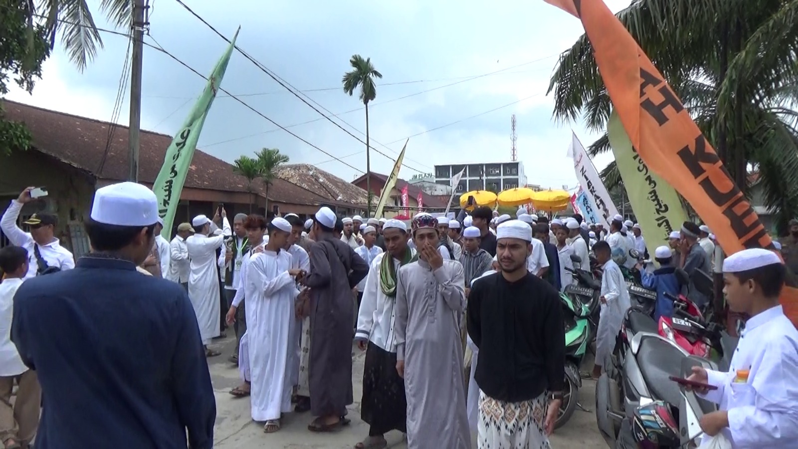 Jemaah Ziarah Kubro Gelar Haul di Makam Al Habib Abdurrahman Assegaf
