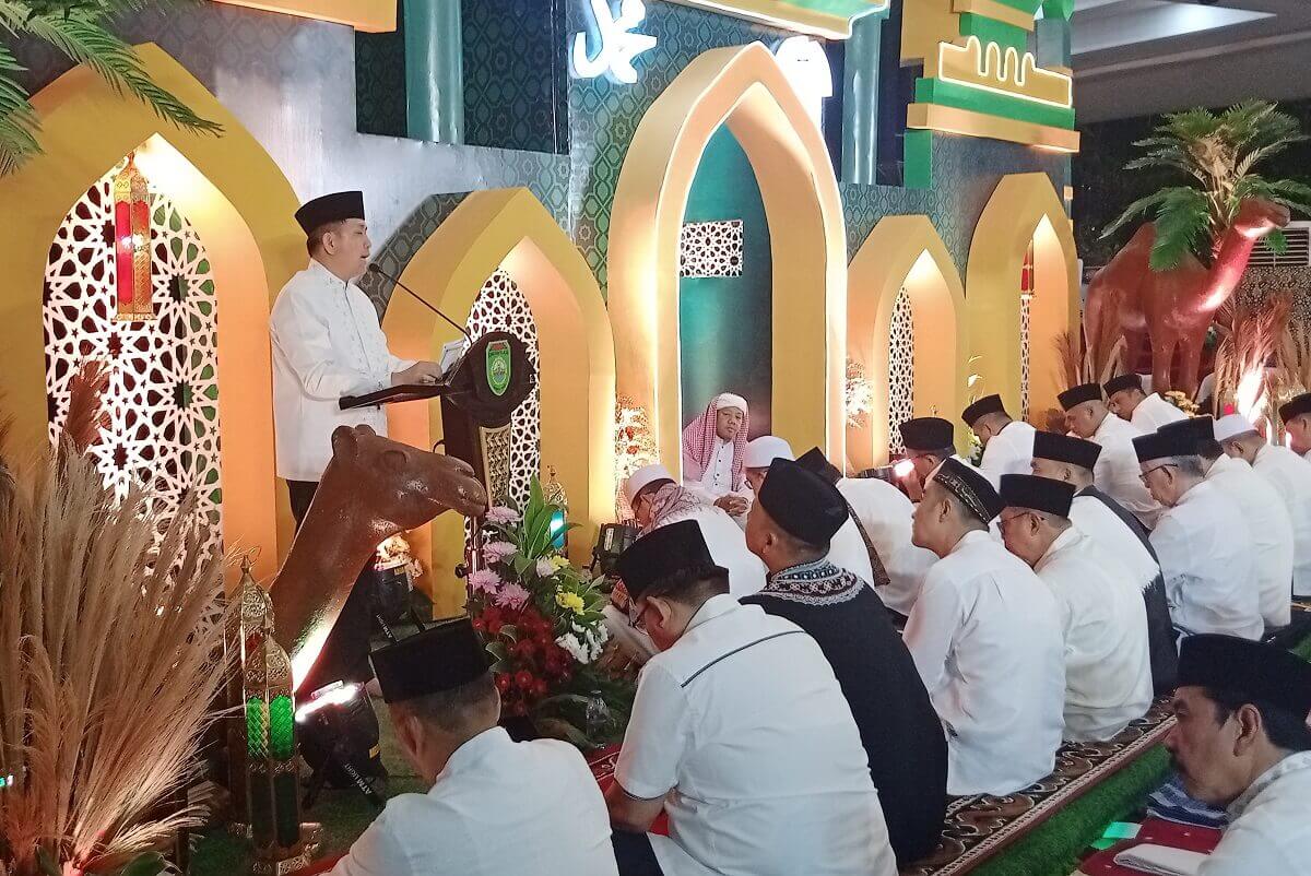 Pj Gubernur Sumsel Buka Pengajian Ramadan 1445 Hijriah dan Tarawih di Griya Agung Palembang