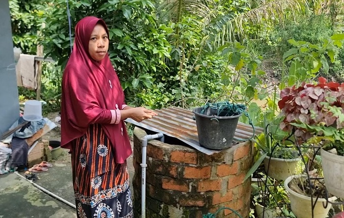 Air Sumur Tercemar Minyak Mentah dan Bau, Balita di Prabumulih Terpaksa Mandi Air Galon