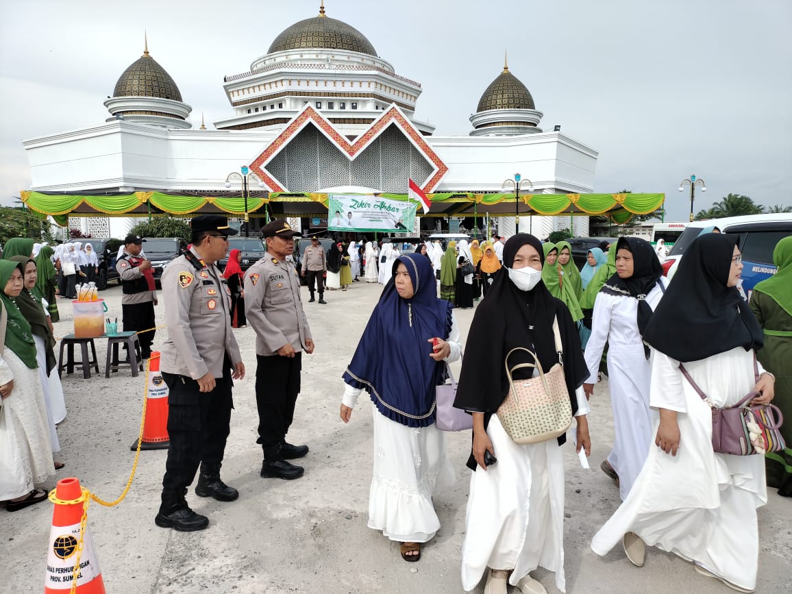 Polsek Indralaya Amankan Dzikir Akbar HUT ke-19 Kabupaten Ogan Ilir di Masjid Agung An Nur