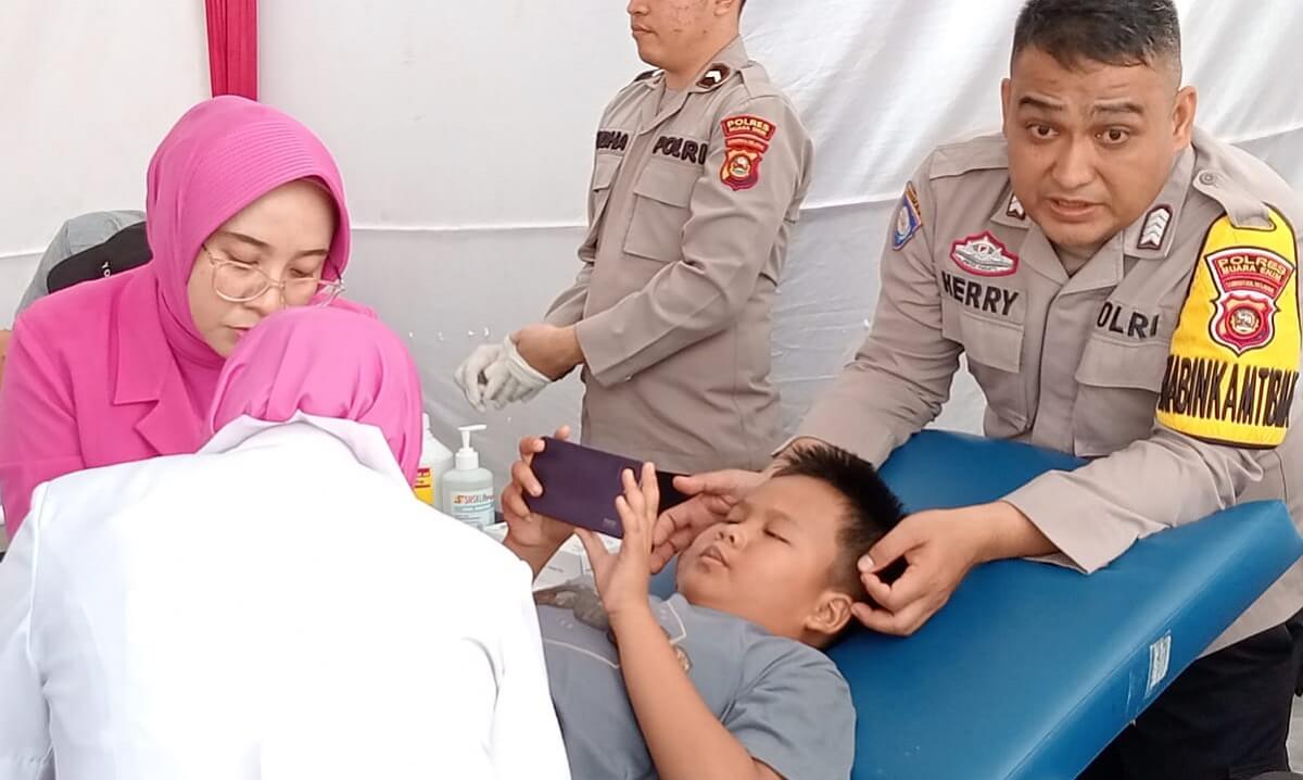 27 Anak Ikut Sunat Massal Hari Bhakti Kesehatan HUT Ke-78 Bhayangkara di Polres Muara Enim