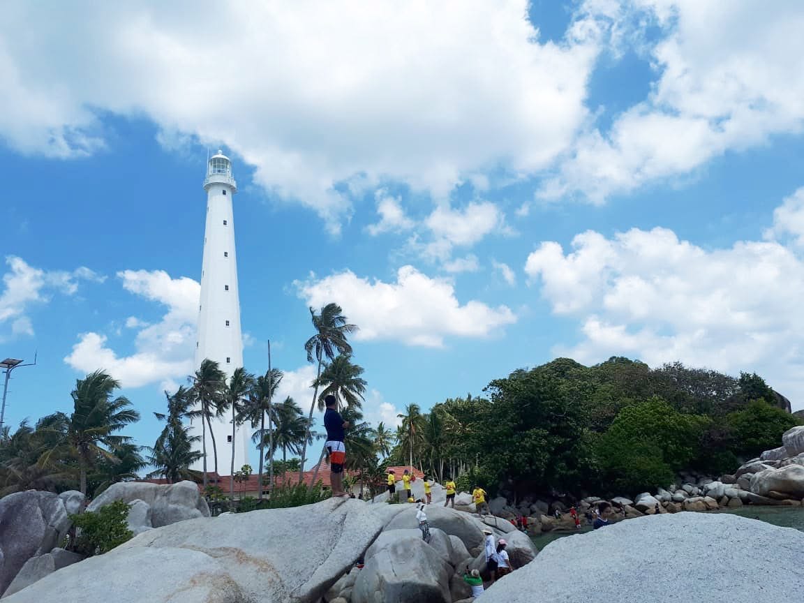 Island hopping kegiatan favorit wisatawan di Pulau Lengkuas