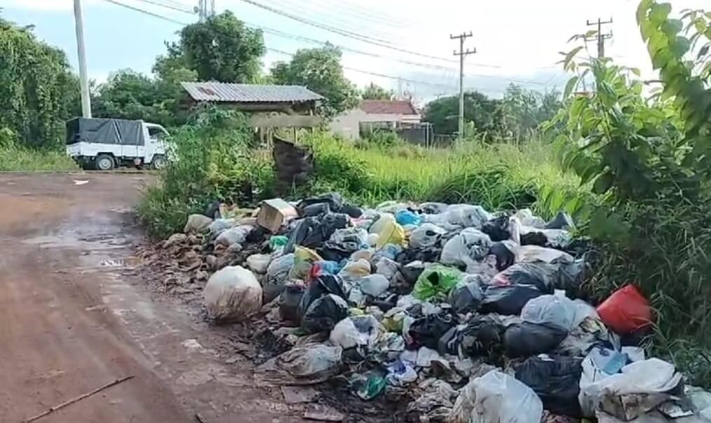 Sampah Menumpuk di Perumahan Bukit Indah Residence, Warga Minta DLHK Banyuasin Siapkan Petugas Sampah