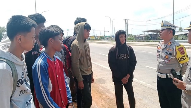 Patroli Gabungan Amankan Puluhan Remaja Pelajar Hentikan Truk di Jalan Lintas Timur Sumatera Ogan Ilir