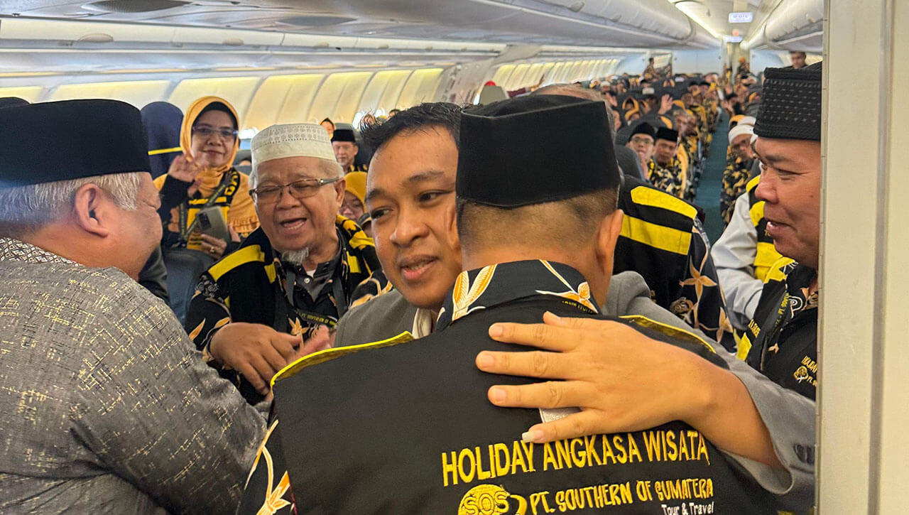 Holiday Angkasa Wisata Kembali Terbangkan 433 Jemaah dengan Charter 1 Pesawat, Umrah Terasa Haji