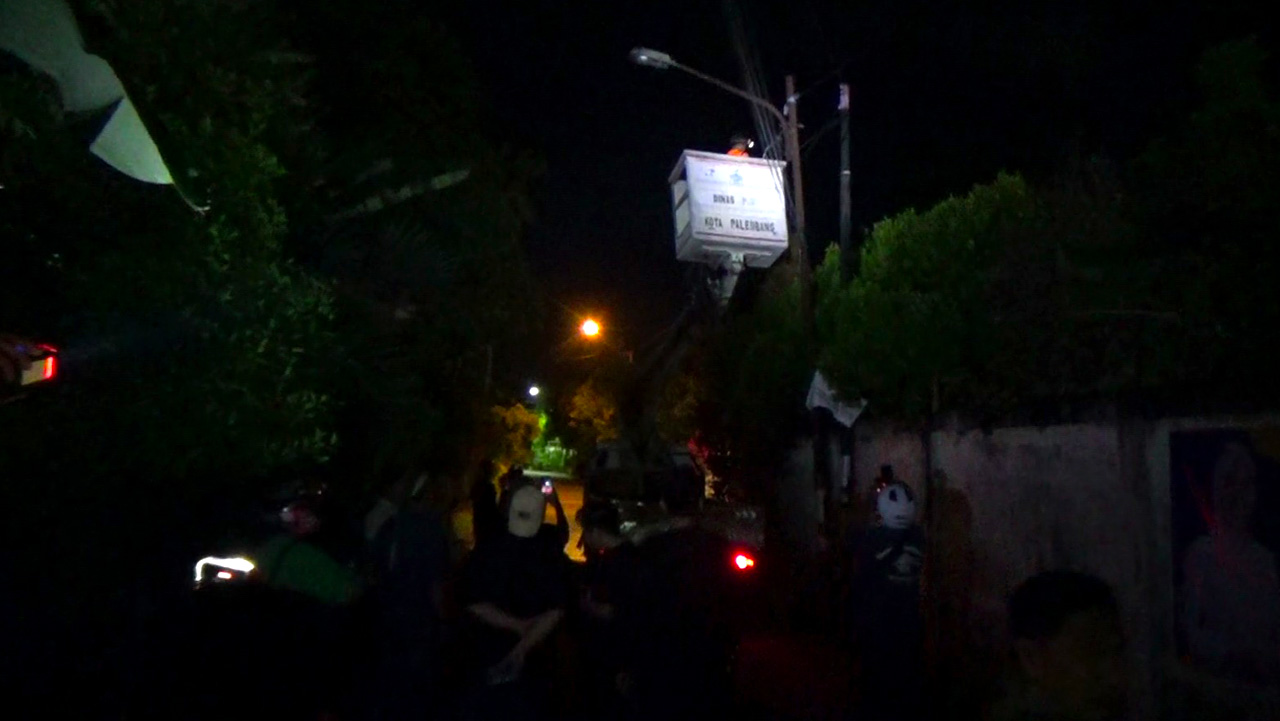 Perbaikan Penerangan Jalan Utama Kota Palembang Terkendala Cuaca