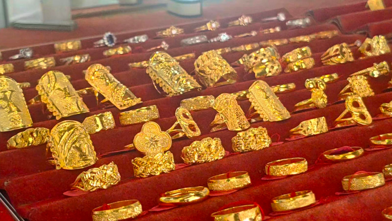 Harga Emas Perhiasan di Palembang Turun Jadi Rp14,3 Juta per Suku