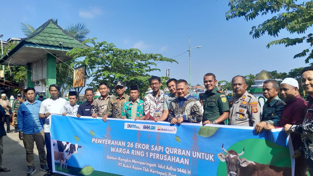 PTBA Unit Dermaga Kertapati Bagikan 26 Sapi Kurban untuk Warga Ring 1 Perusahaan