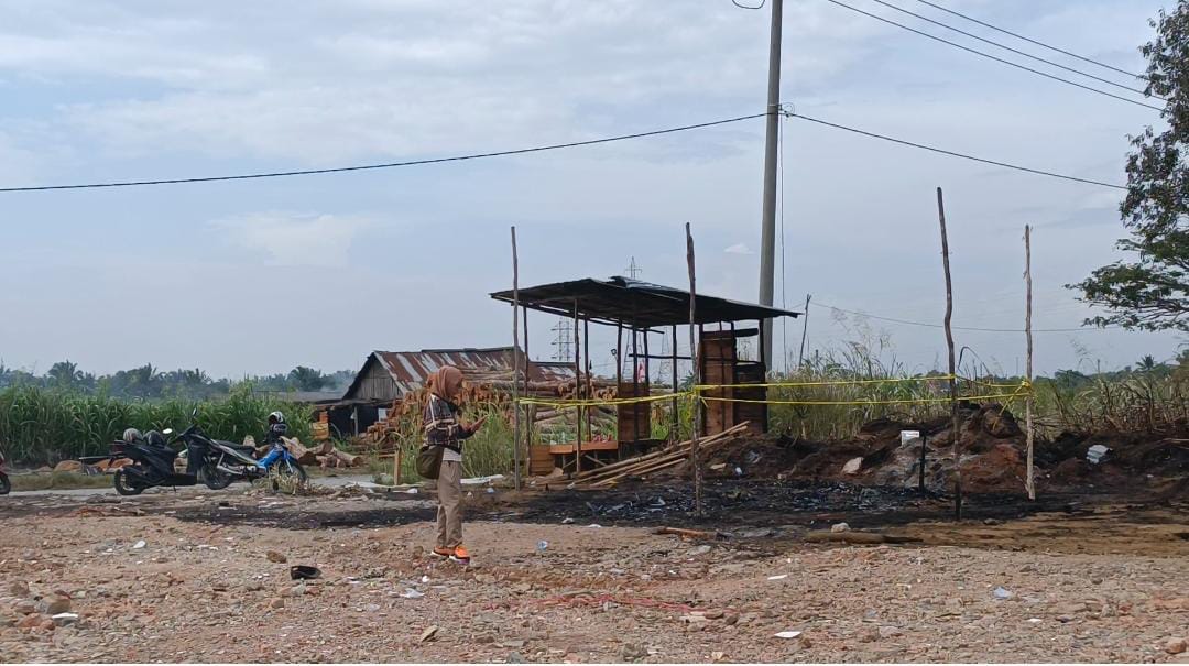 Diduga Alami Konsleting Mesin Pompa, Tempat Pemindahan Minyak Ilegal Terbakar