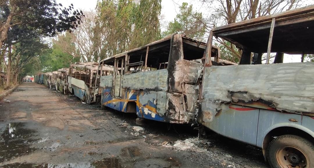 12 Unit Bus Trans Musi  Rusak  Hangus Terbakar di Kawasan Terminal Alang-Alang Lebar Palembang
