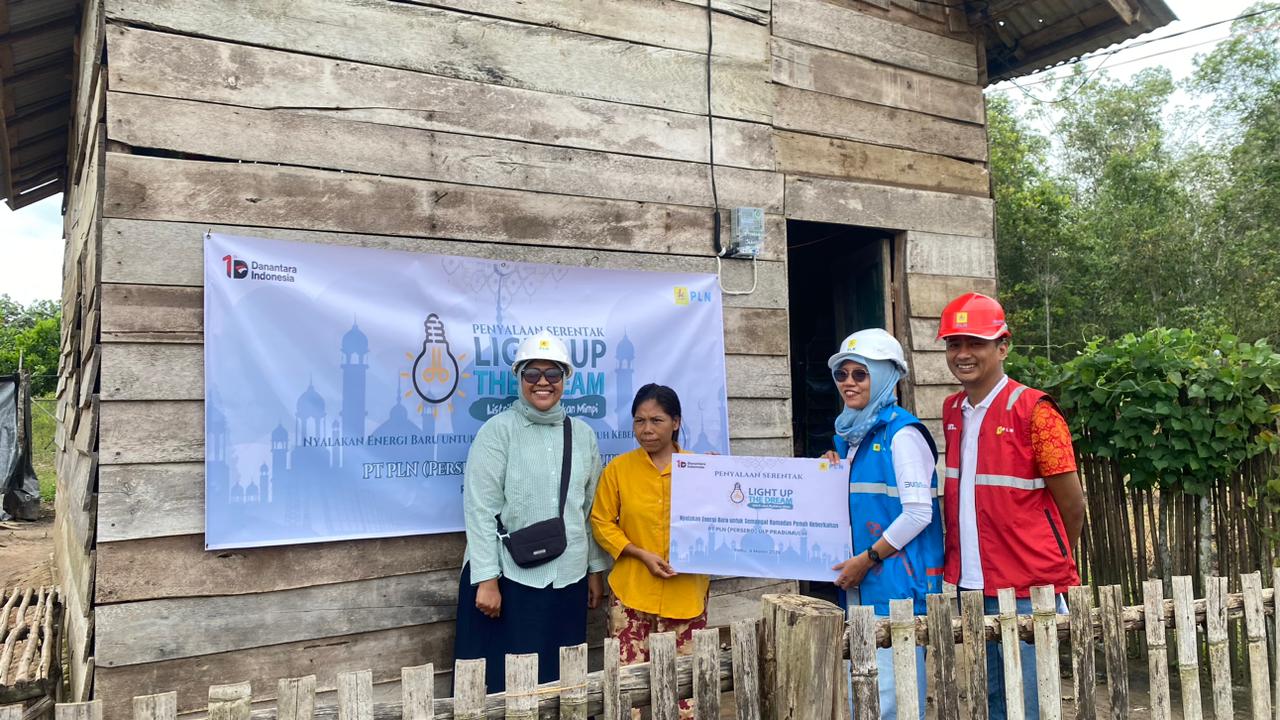 Wujudkan Mimpi Warga, PLN Prabumulih Laksanakan Program Light Up The Dream di Desa Karang Jaya