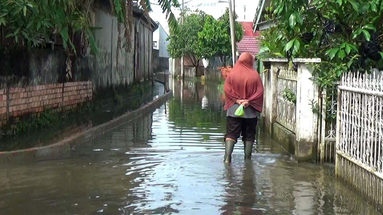 Hingga Rabu Pagi, Rumah Warga Kelurahan Bukit Lama Masih Tergenang Banjir