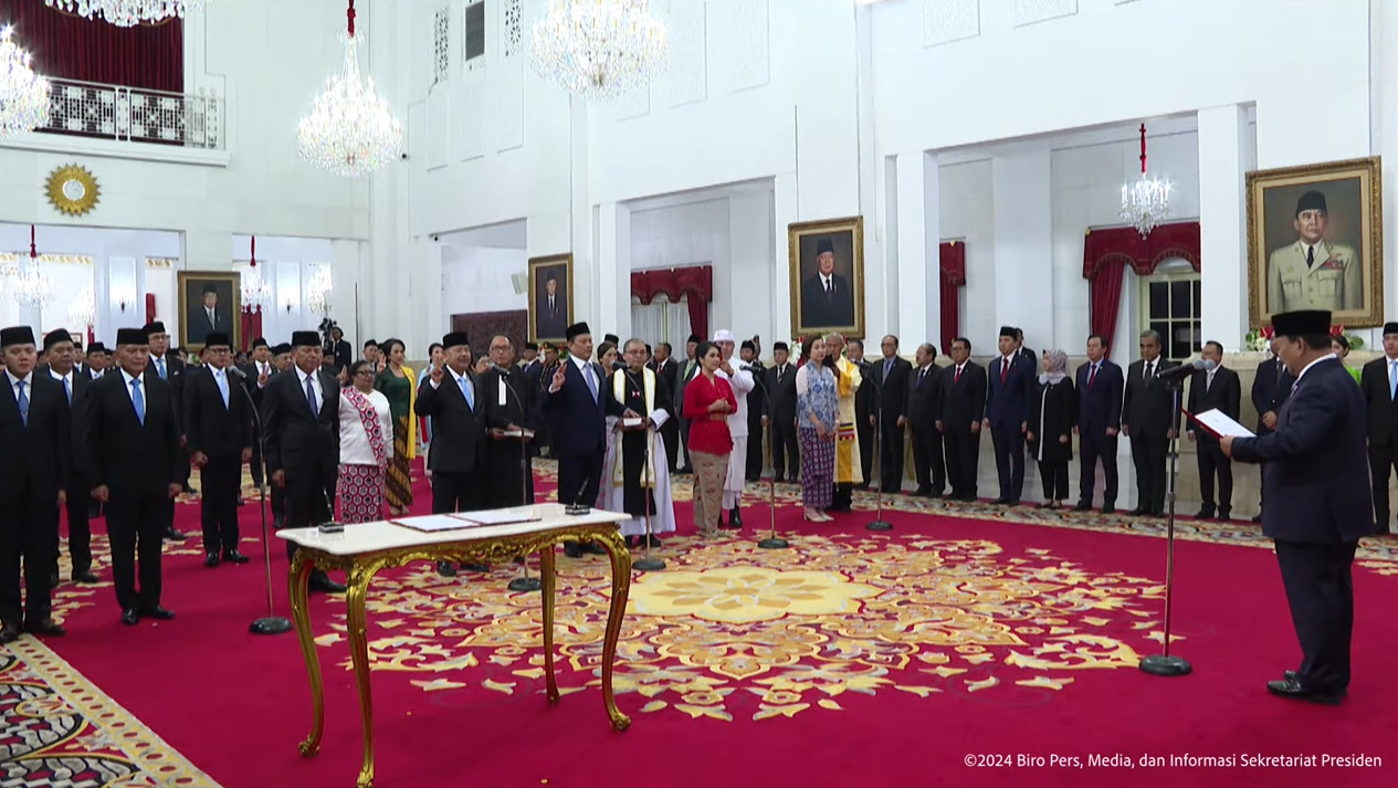 Presiden Prabowo Subianto Lantik Sekretaris Kabinet dan Wakil Menteri Kabinet Merah Putih di Istana Negara