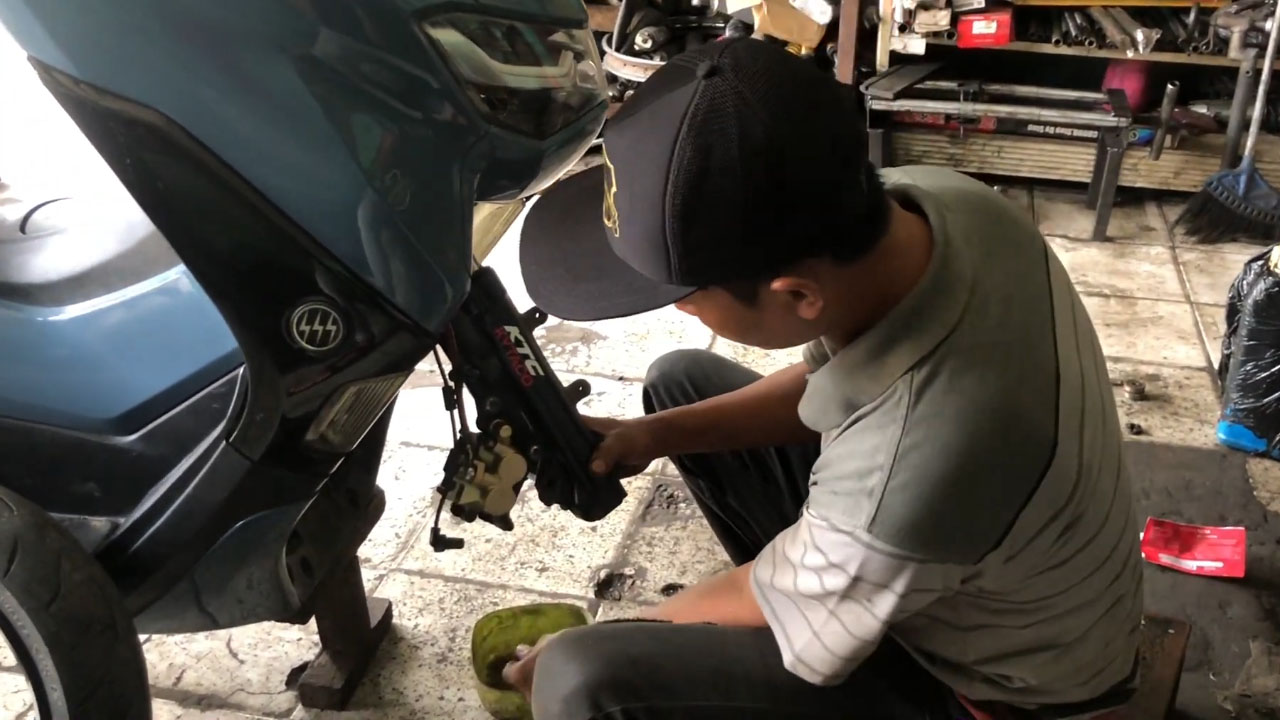 7 Faktor Utama Penyebab Oli Shock Depan Yamaha NMAX Rembes