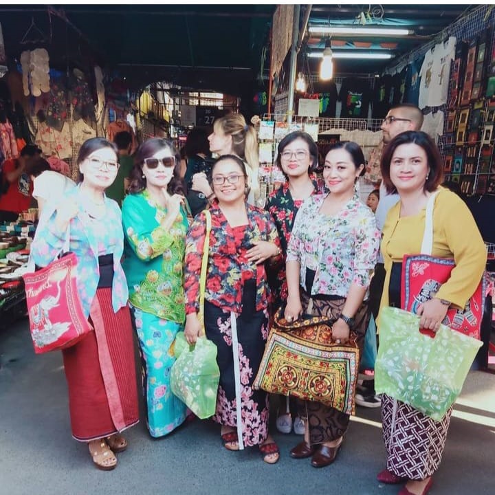 Pakaian Kebaya Wanita Asia Tenggara Mendapat Pengakuan UNESCO : Antara Kultur Budaya dan Kecantikan
