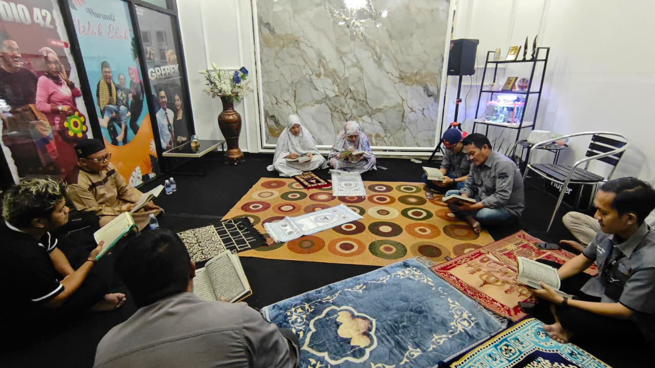 Pengajian dan Tadarus Rutin PALTV, Upaya Kesimbangan antara Produktivas Kerja dan Pembinaan Rohani Pekerja