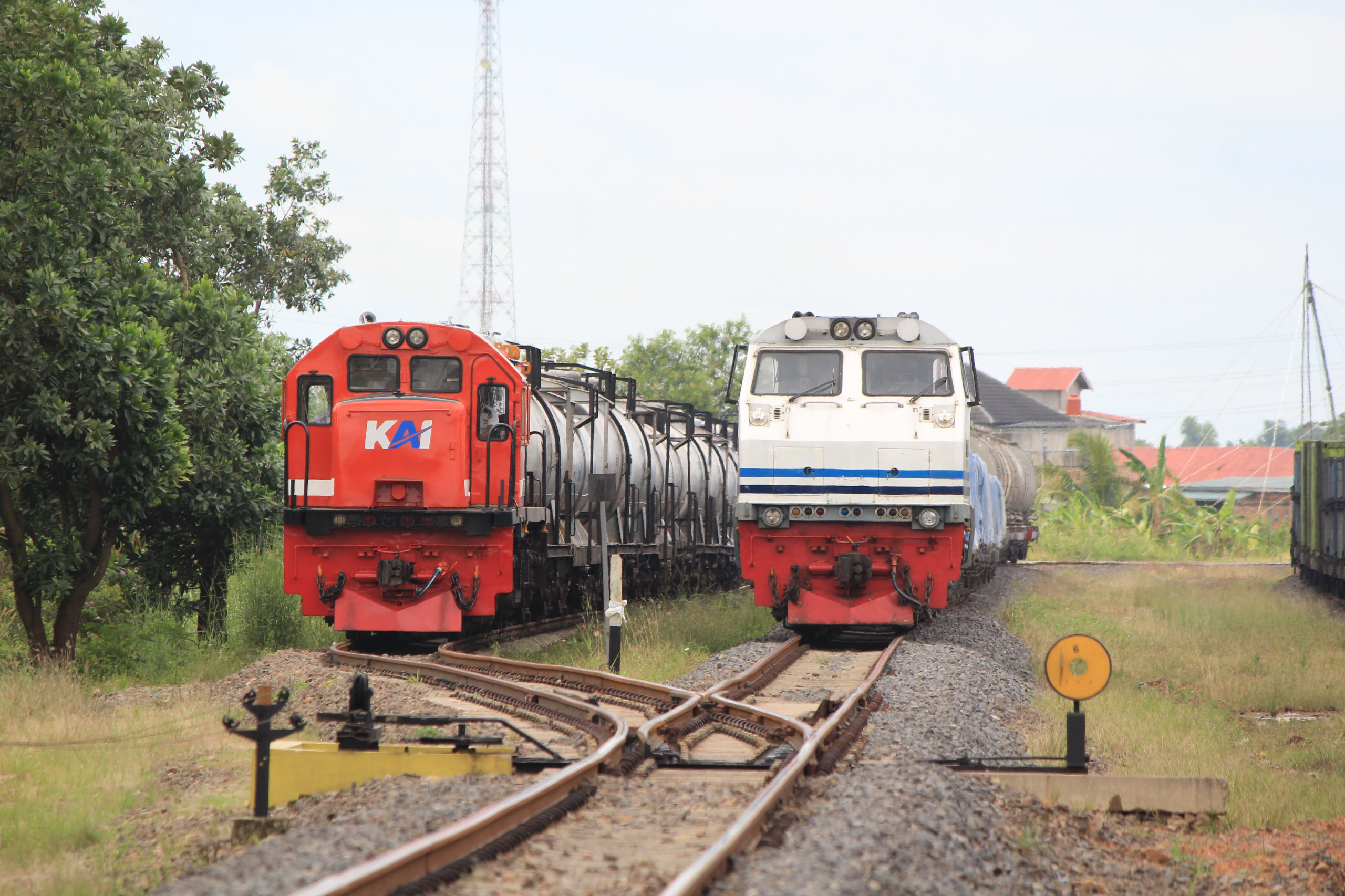 Kereta Api Jadi Andalan Distribusi BBM Sumbagsel di Tengah Lonjakan Mobilitas Lebaran