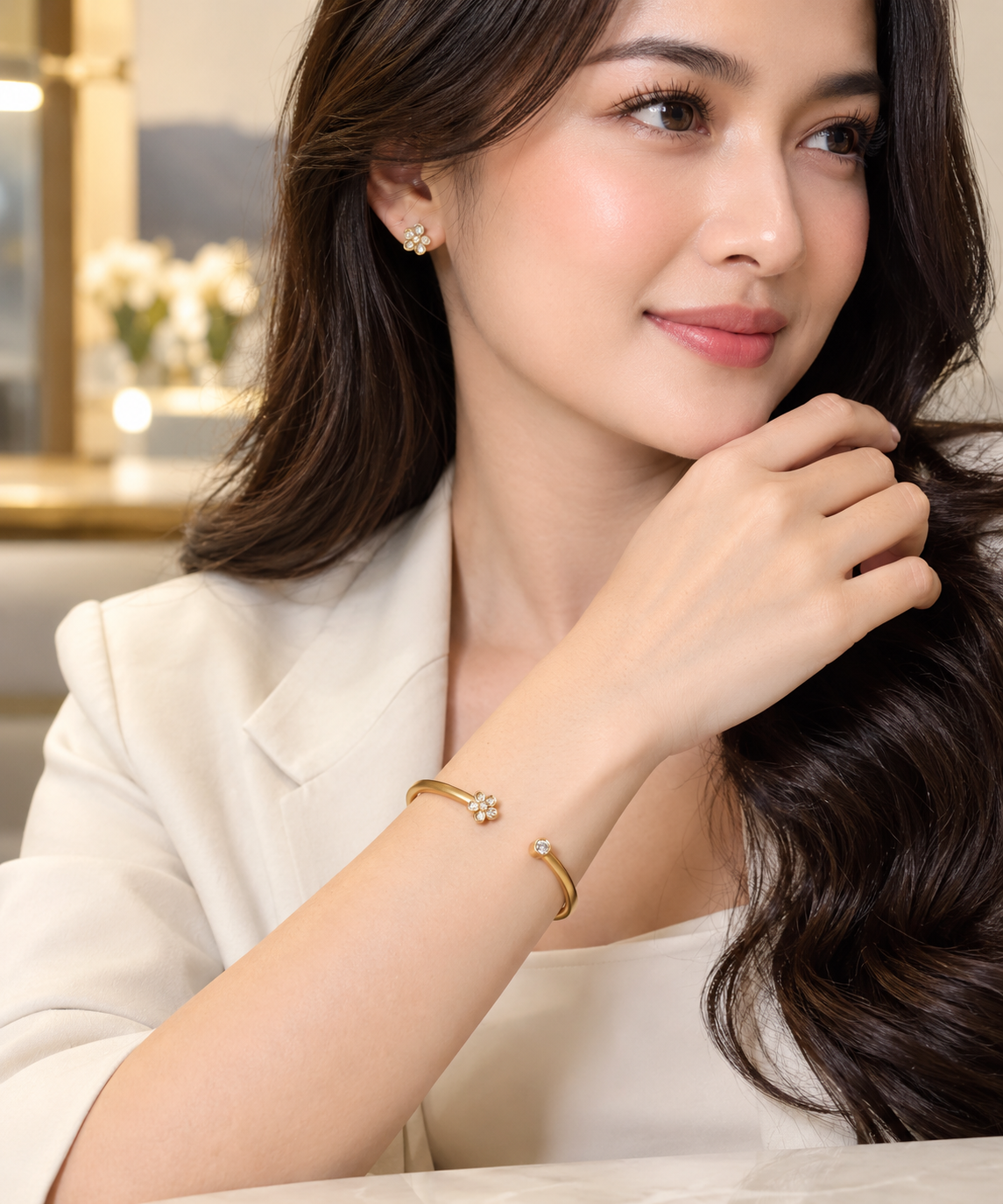 Gelang Cuff Emas Matte Finish, Minimalis dengan Kesan Modern