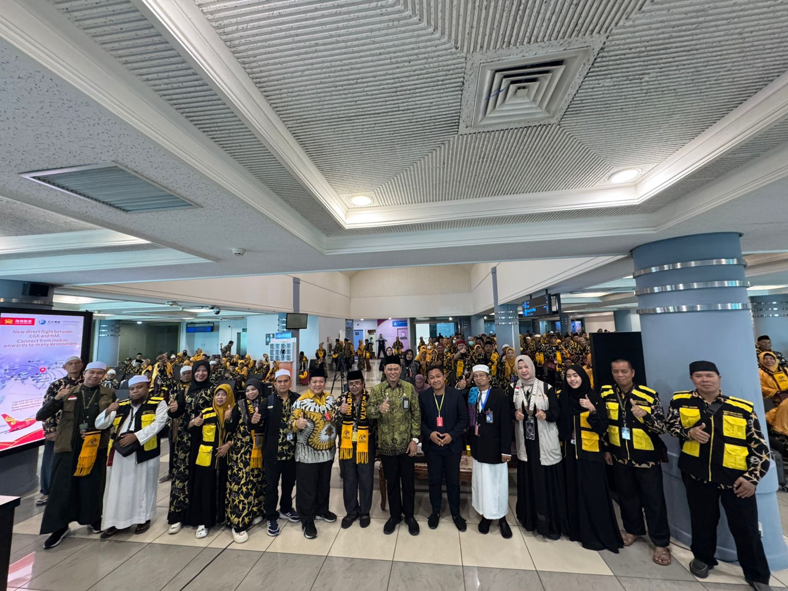 Holiday Angkasa Wisata Lepas Jemaah Umroh Charter Satu Pesawat, Pergi Umroh Terasa Haji
