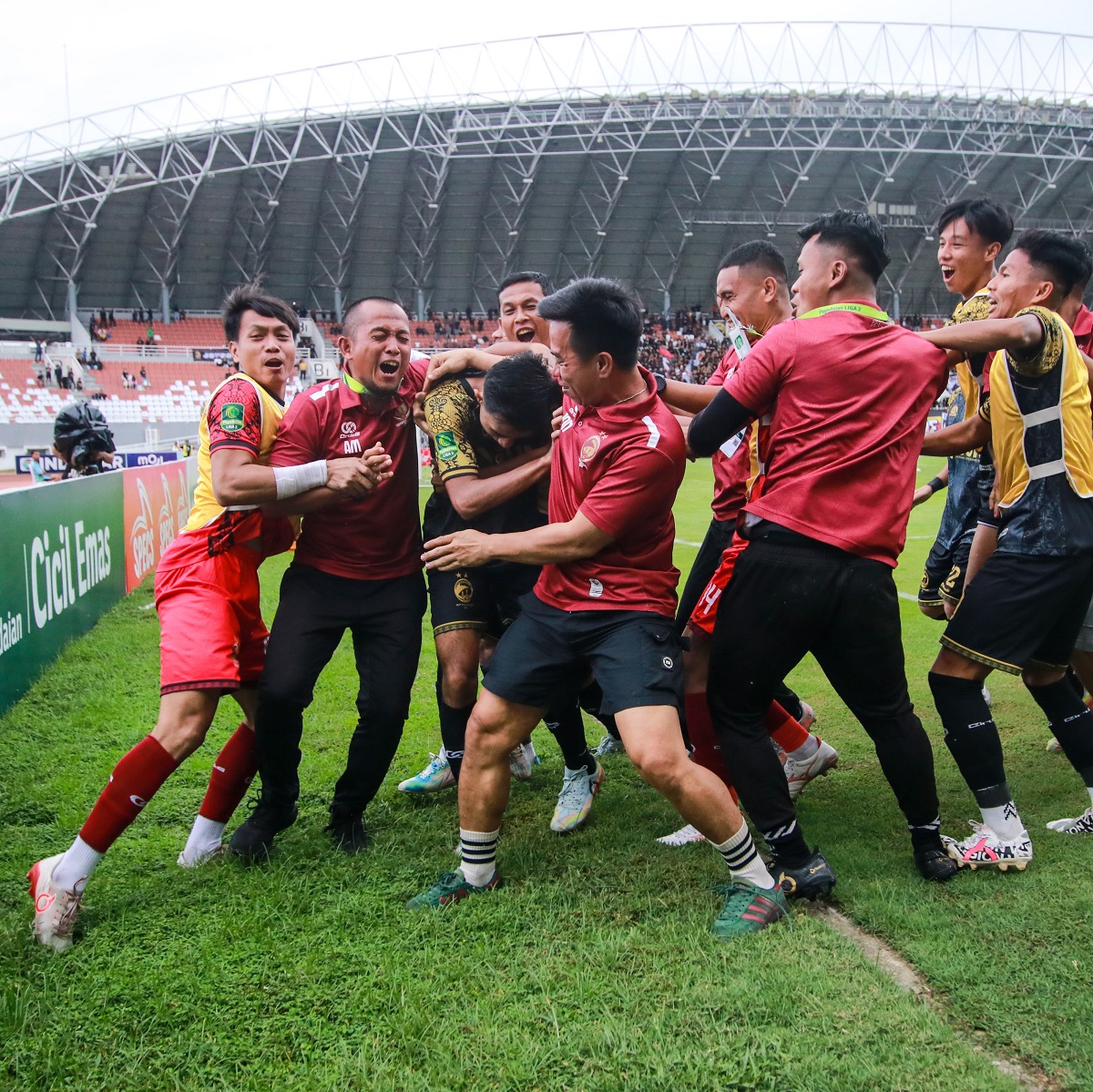 Lolos dari Jurang Degradasi, Pelatih SFC Hendri Susilo: Semua Berkat Kerja Keras Pemain!