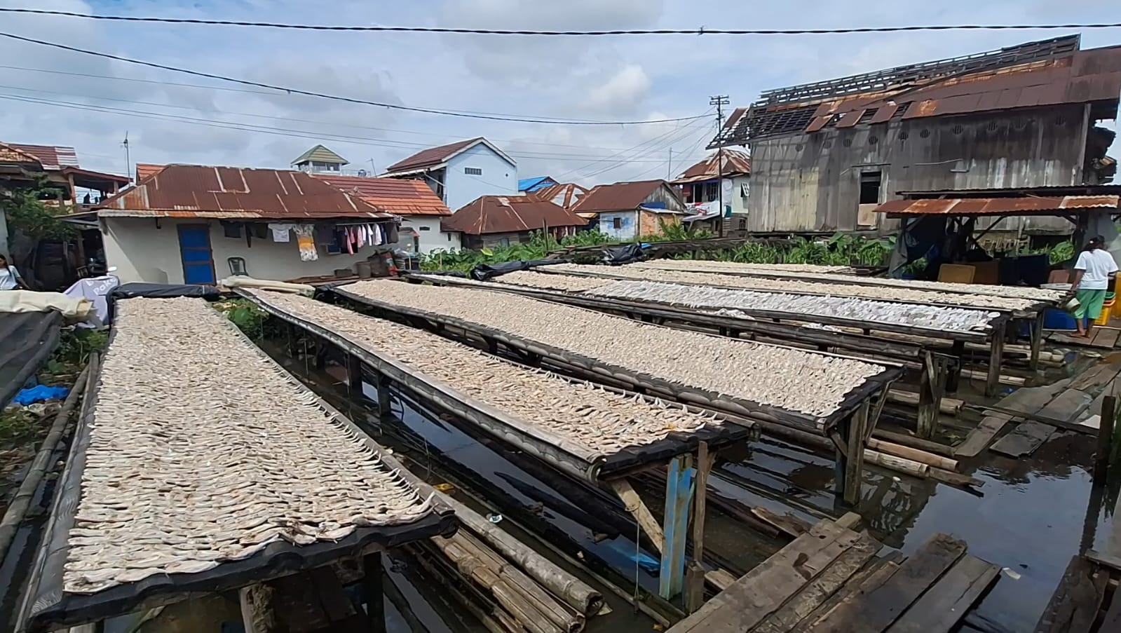 Cuaca Hujan Berkepanjangan, Produksi Ikan Asin di Pasar Tradisional 5 Ulu Palembang Menurun 