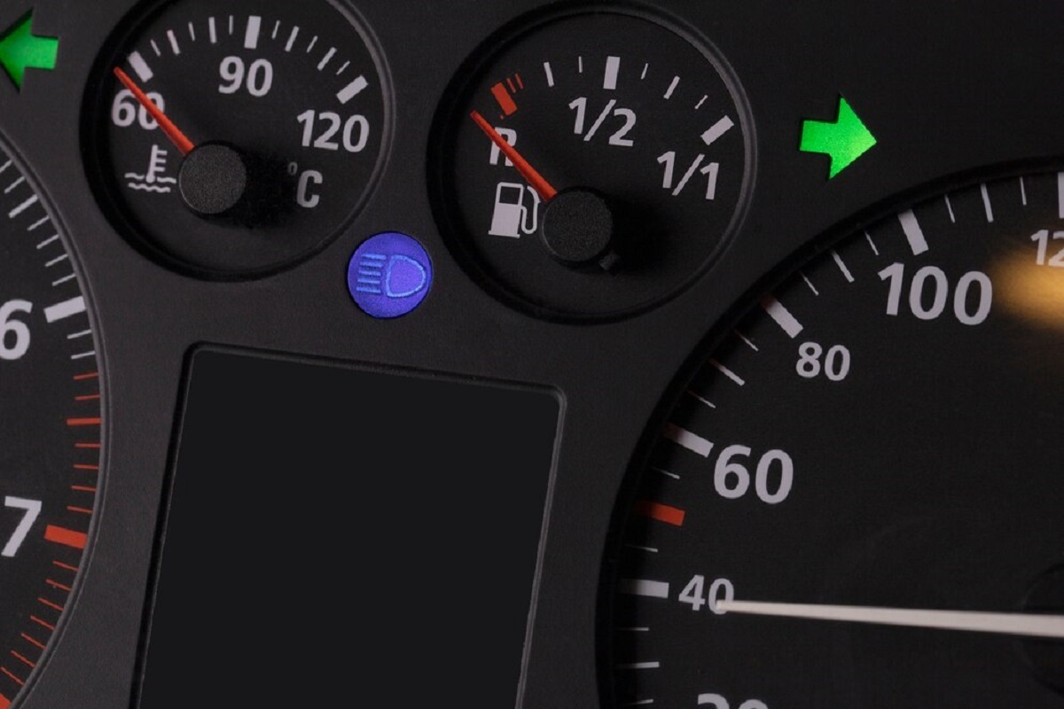 Jangan Cuma Lihat Speedometer! Ini Fungsi Tersembunyi Odometer Mobil