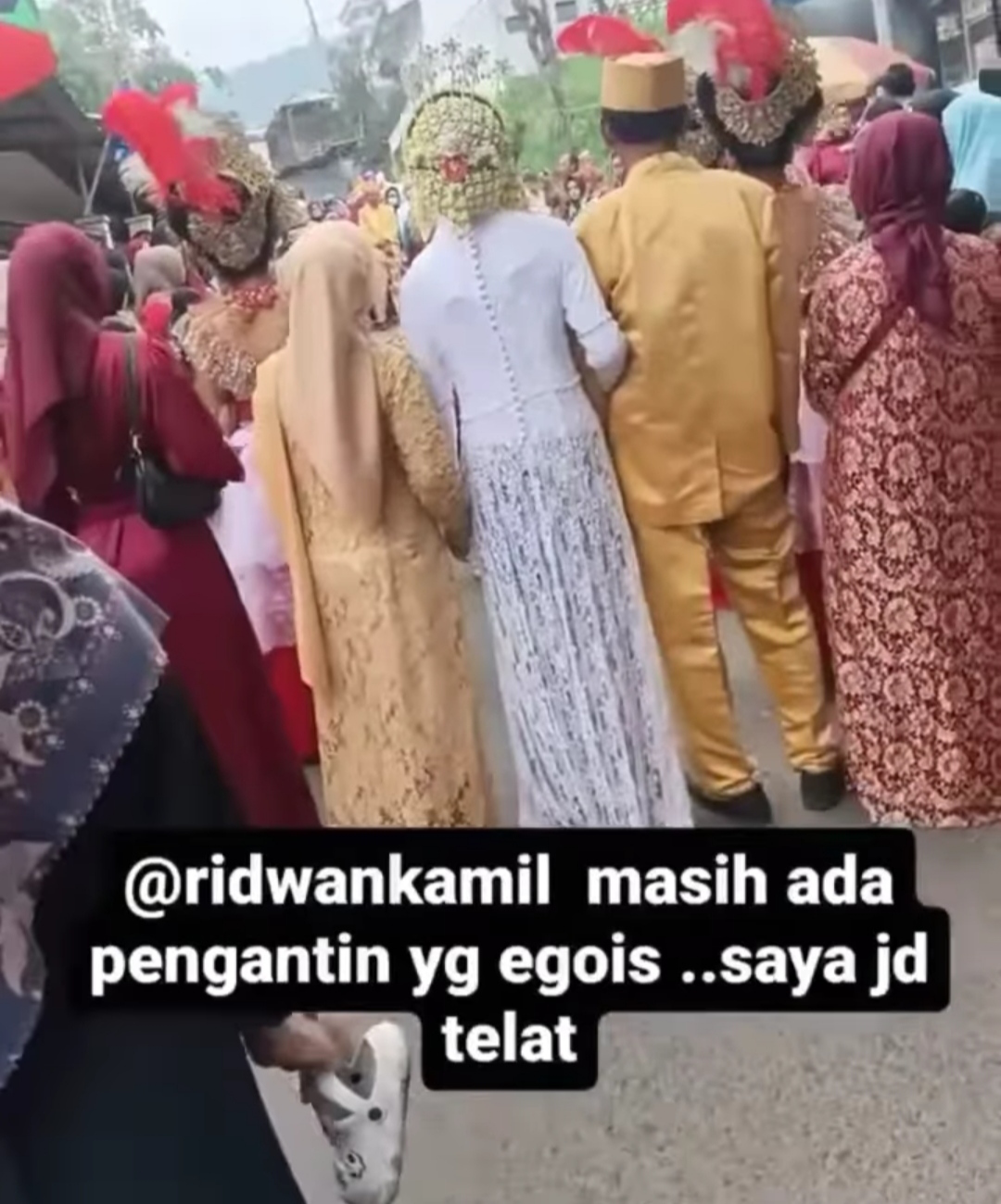 Viral! Ratusan Pengendara Terjebak Macet, Ridwan Kamil Diminta Tindak Hajatan di Tengah Jalan