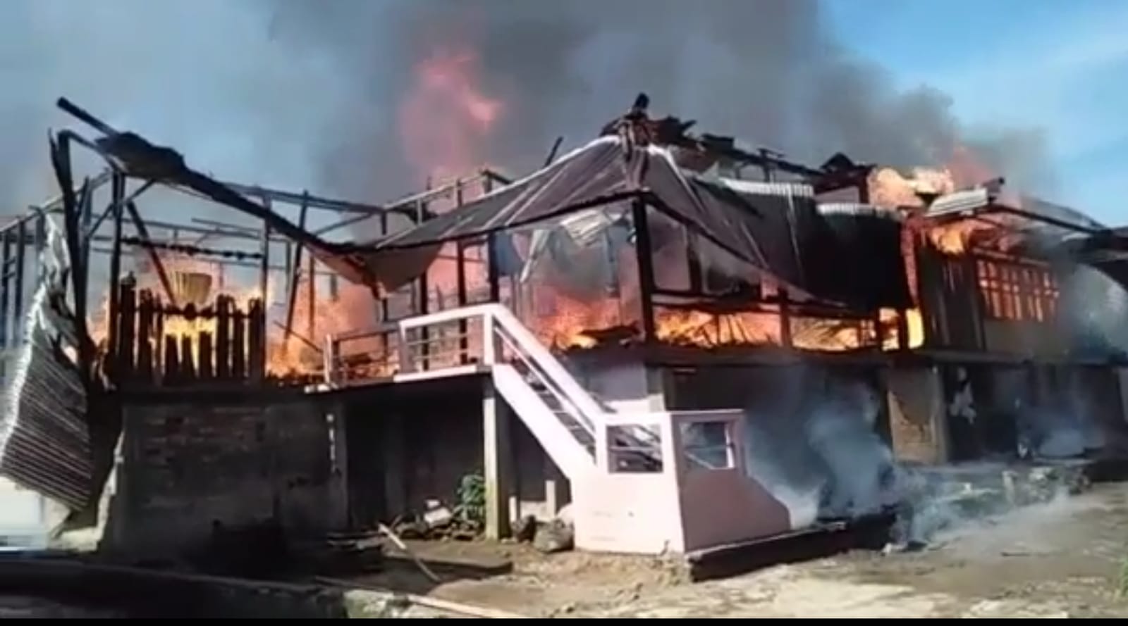 7 Rumah Panggung di Desa Tanjung Raya Kabupaten Muara Enim Ludes Terbakar