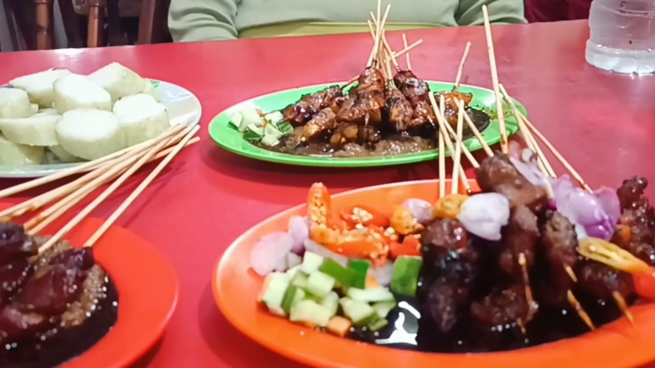 Video: Eksistensi Warung Sate Legend Sejak 1967