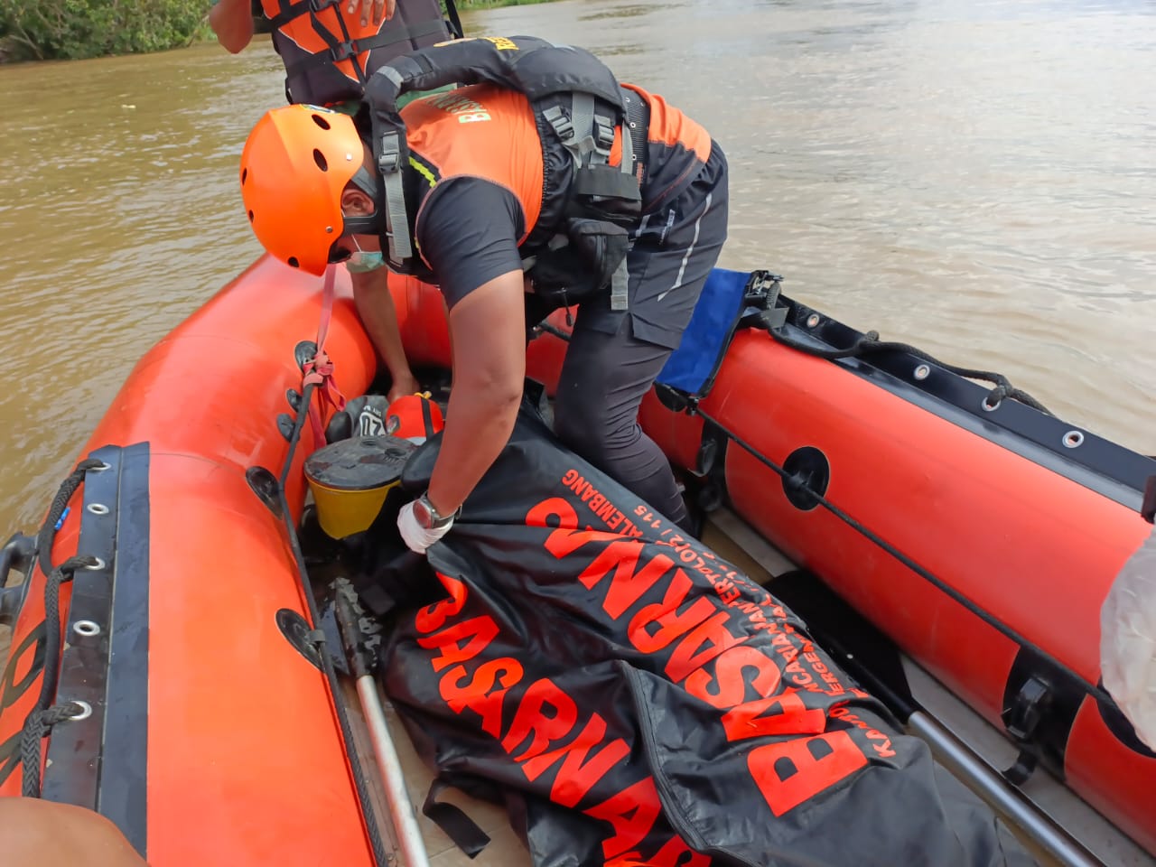 Tim SAR Gabungan Temukan Korban Perahu Bocor Sejauh 15 KM