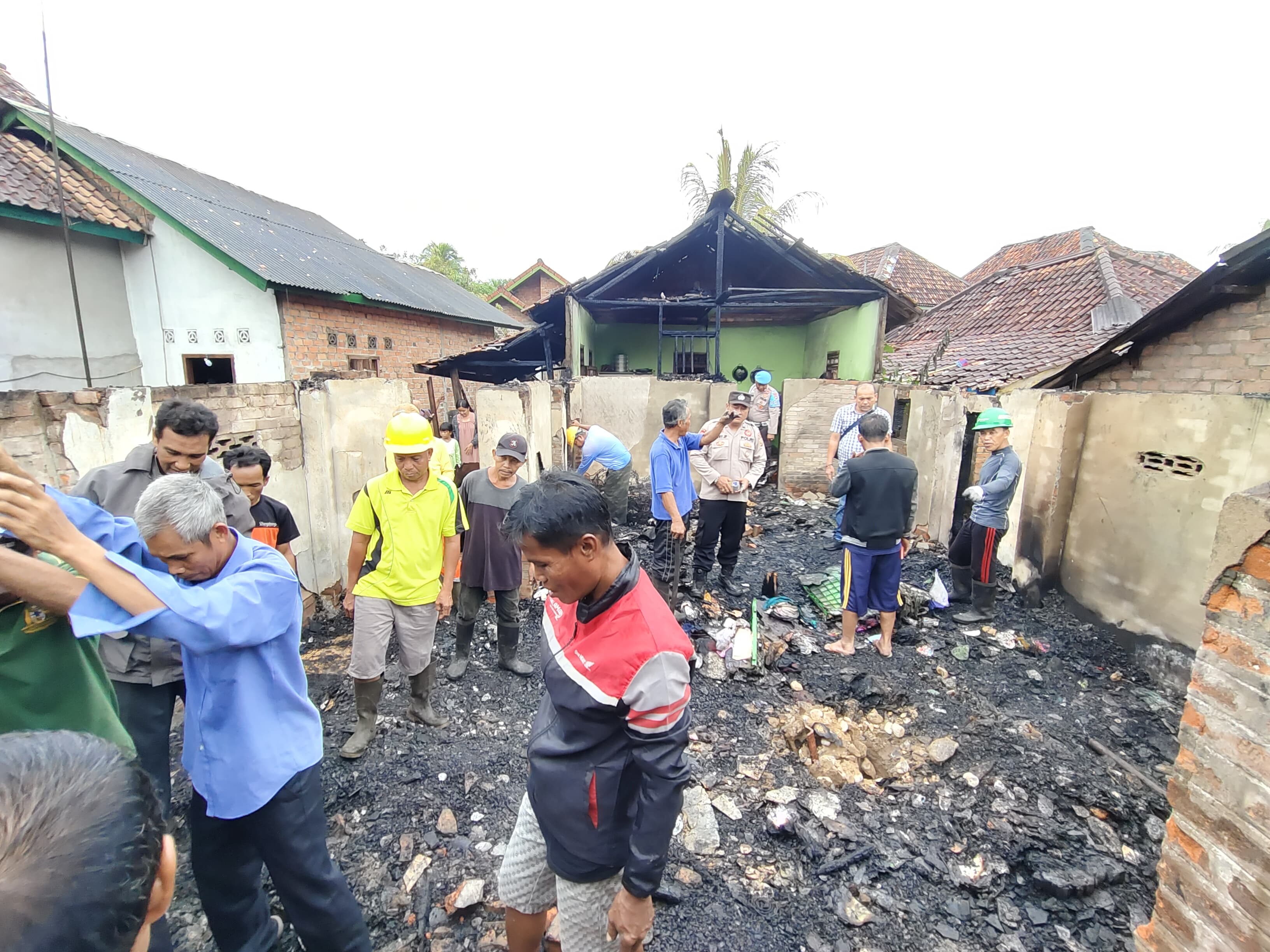 Korsleting Listrik, Rumah Semi Permanen Ludes Terbakar