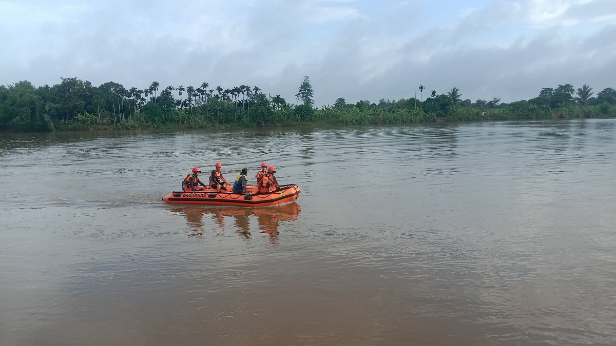 Proses Pencarian Warga yang Tenggelam di Sungai Komering, Korban Jatuh dan Tenggelam Saat Latihan Lomba Bidar