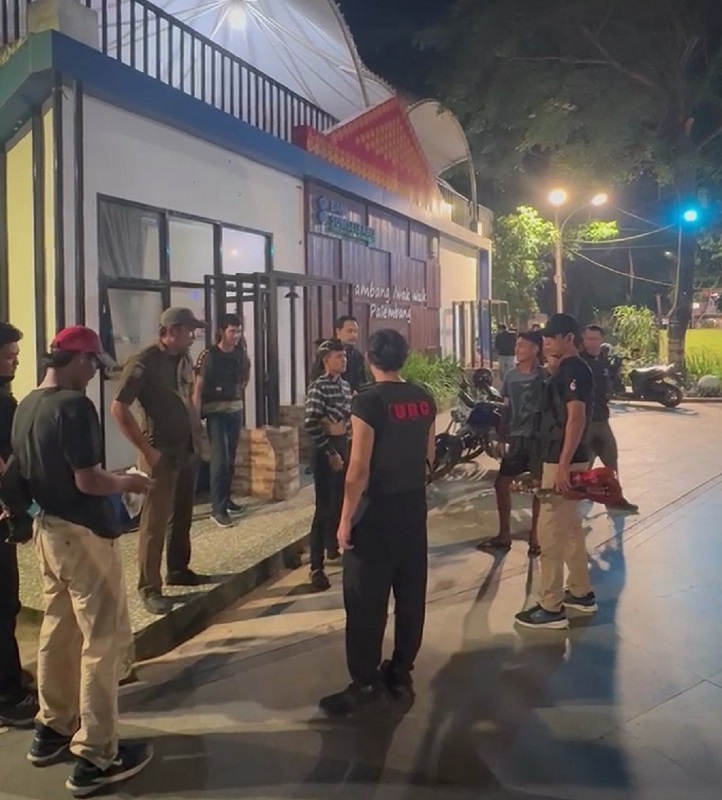 Satpol PP Palembang Amankan 6 Orang Pengamen di Kambang Iwak 
