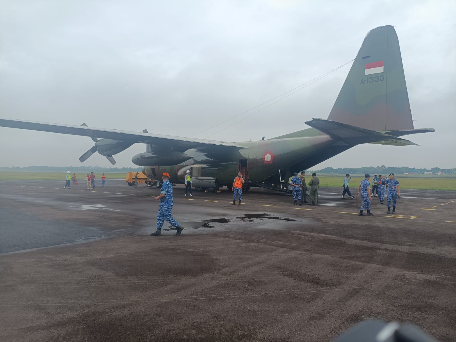 Lanud SMH Berangkatkan 14 Ton Bantuan untuk Korban Banjir Sumatera