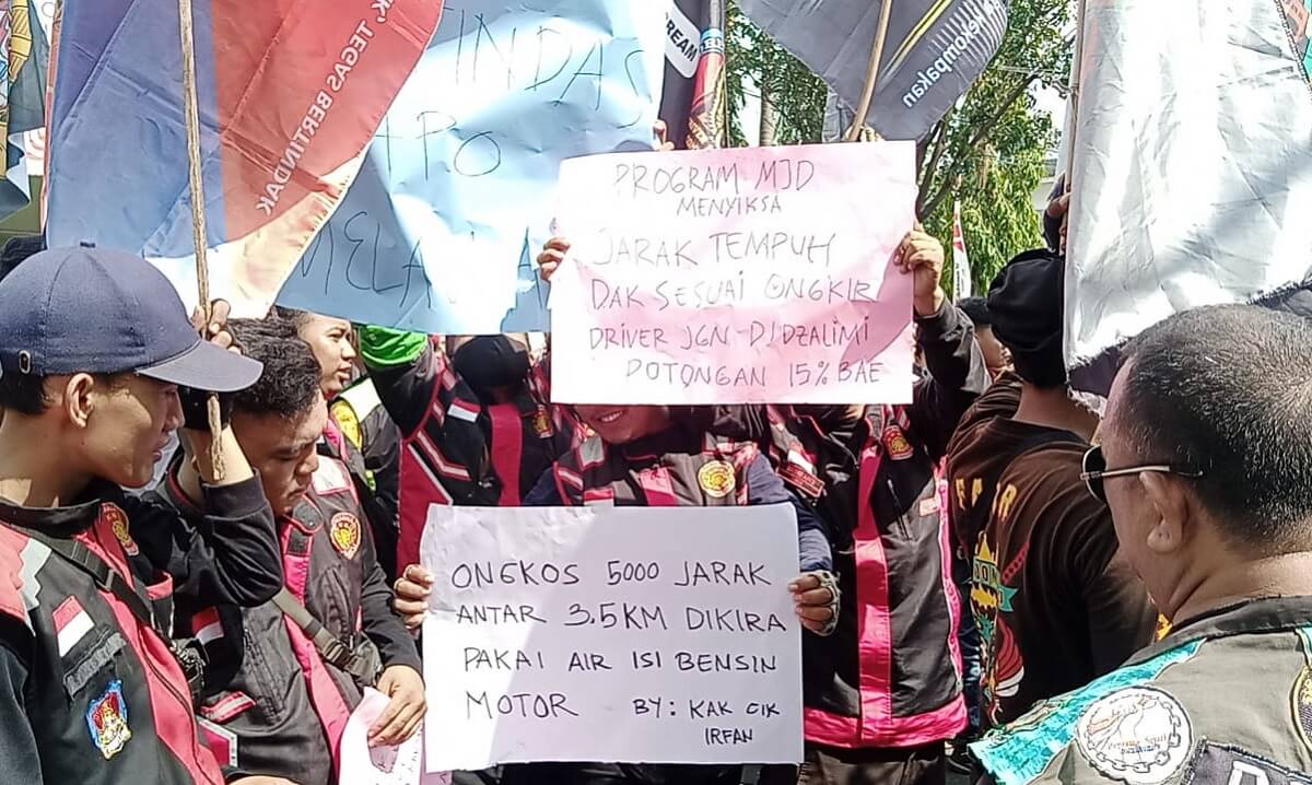 Ratusan Ojol Gelar Aksi Demonstrasi di Kantor Gubernur Sumsel, Ini Tuntutannya!