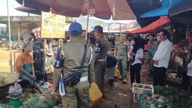 Puluhan PKL di Pasar Betung Banyuasin Ditertibkan Gunakan Lahan Parkir