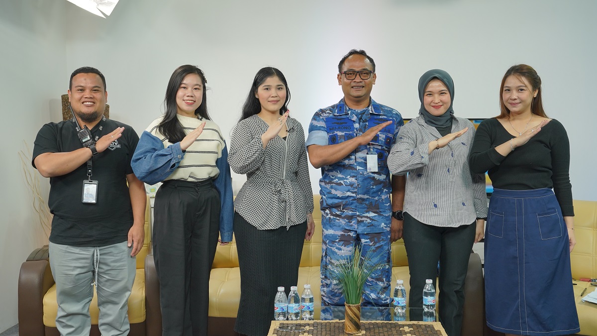 Airmen Lanud SMH Palembang Bantu Kirimkan 1 Ton Buku ke Pondok Baca Biak Papua