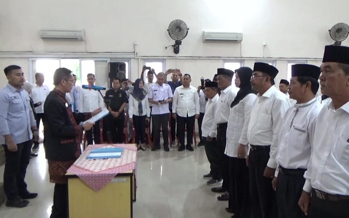 Lantik RT dan RW Se-Kecamatan Ilir Timir II, Pj Walikota Palembang Sebut Kenaikan Insentif Sedang Dirumuskan