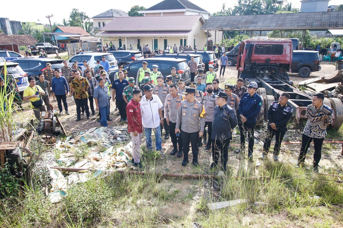 Pj Bupati Sandi Dampingi Kapolda Sumsel Pantau Lokasi Illegal Drilling