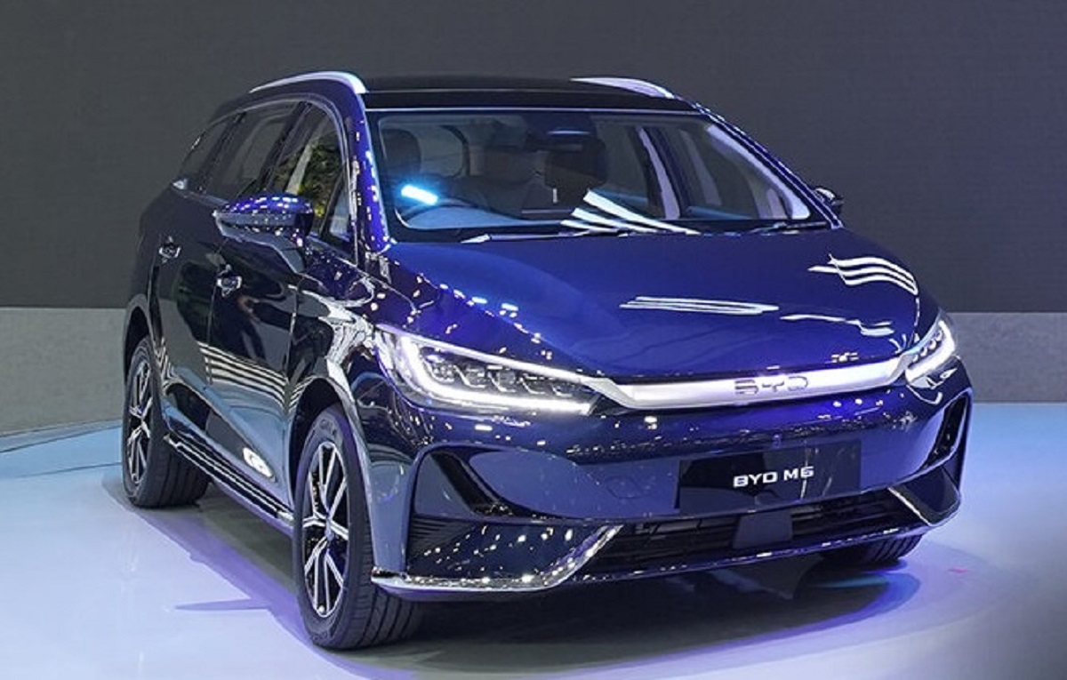 MPV BYD M6 Mobil Listrik Yang Jadi Incaran Pengunjung di GIIAS 2024