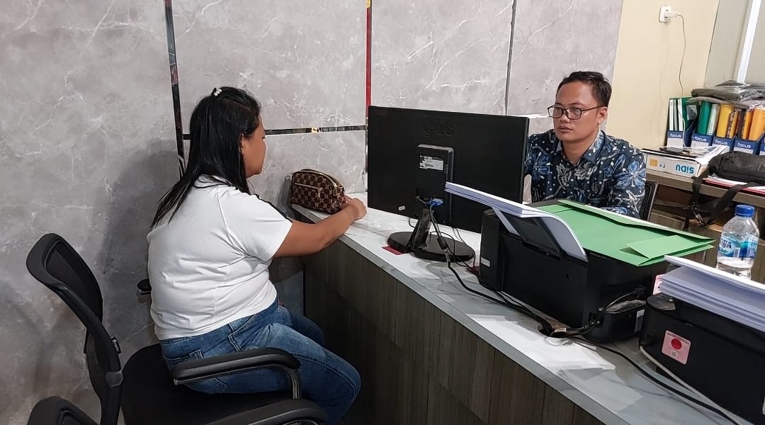 Miris !! Dengan Wajah Lebam korban KDRT Melapor ke Polisi