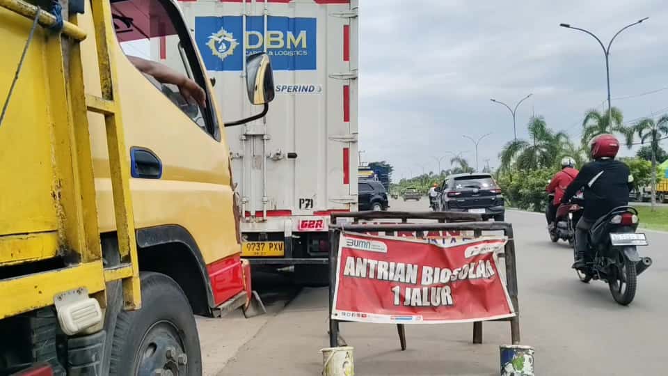 Antrean Solar di SPBU Simpang Bandara Kian Mengular, Sopir Keluhkan Pasokan Berkurang