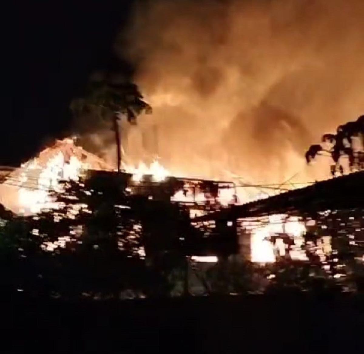 Tragis! Rumah Panggung di 17 Ilir Palembang Hangus Dilalap Api