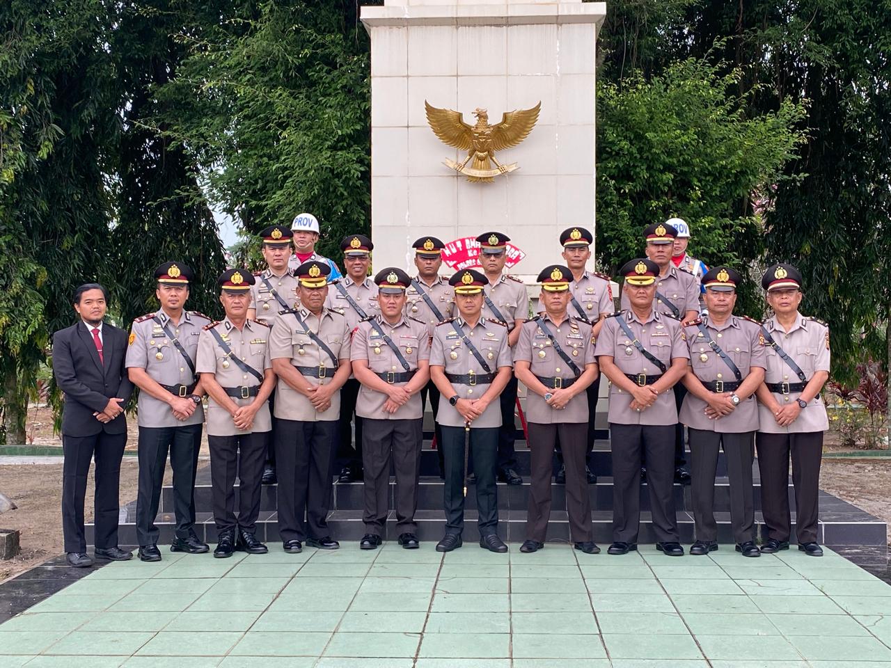 Upacara Ziarah dan Tabur Bunga Peringatan Hari Bhayangkara ke-79 di Polres Ogan Ilir