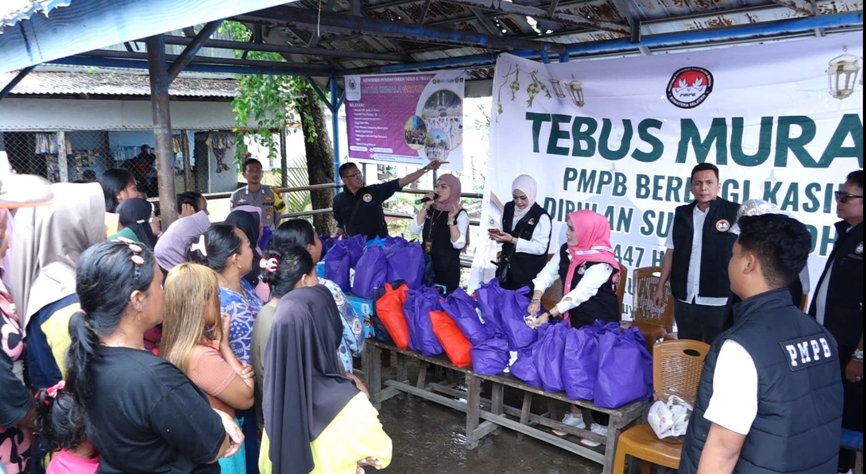 PMPB Sumsel Berbagi Kasih, Tebus Murah Sembako Disambut Antusias Warga Sungsang