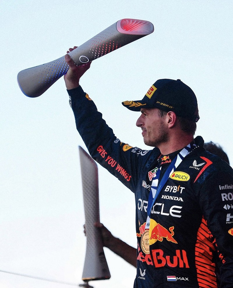 Max Verstappen Memenangkan Gelar Juara Dunia F1 2023: Pembalap Elite dengan Hattrick Prestasi