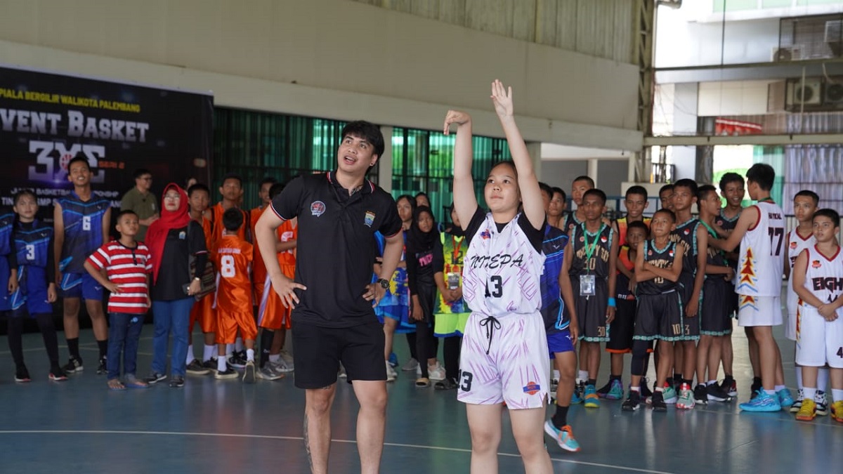  Arief Febri Berikan Coaching Clinic ke Peserta Turnamen Basket 3x3 Piala Walikota Palembang