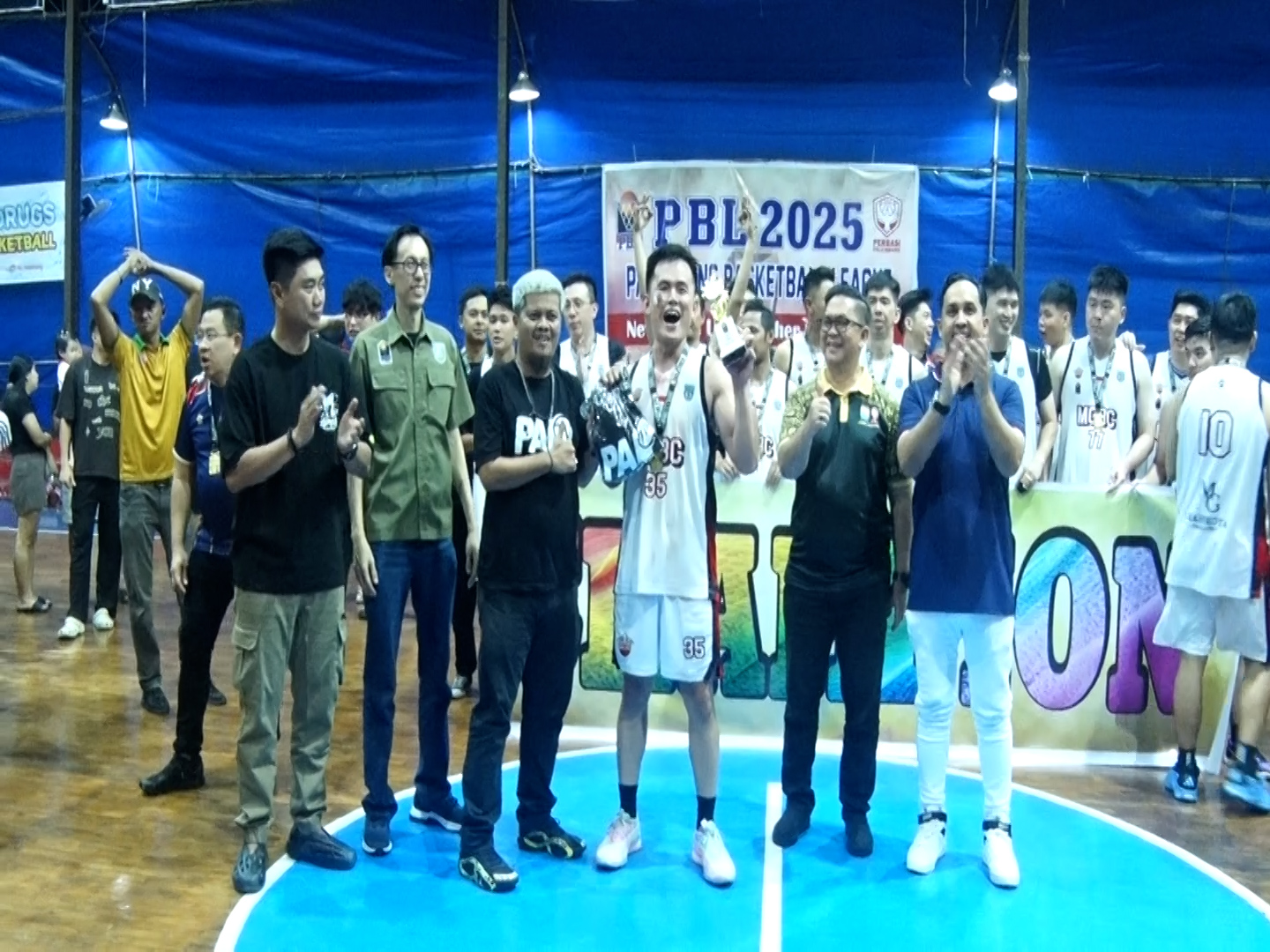 Hagay Kainde Raih Gelar MVP dan Trofi Juara PBL Divisi 1 2025