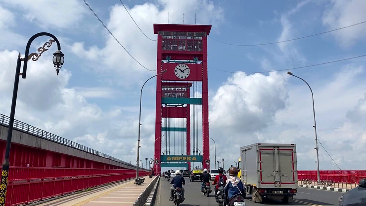 Warga Palembang Minta Jam Analog di Jembatan Ampera Tetap Dipertahankan