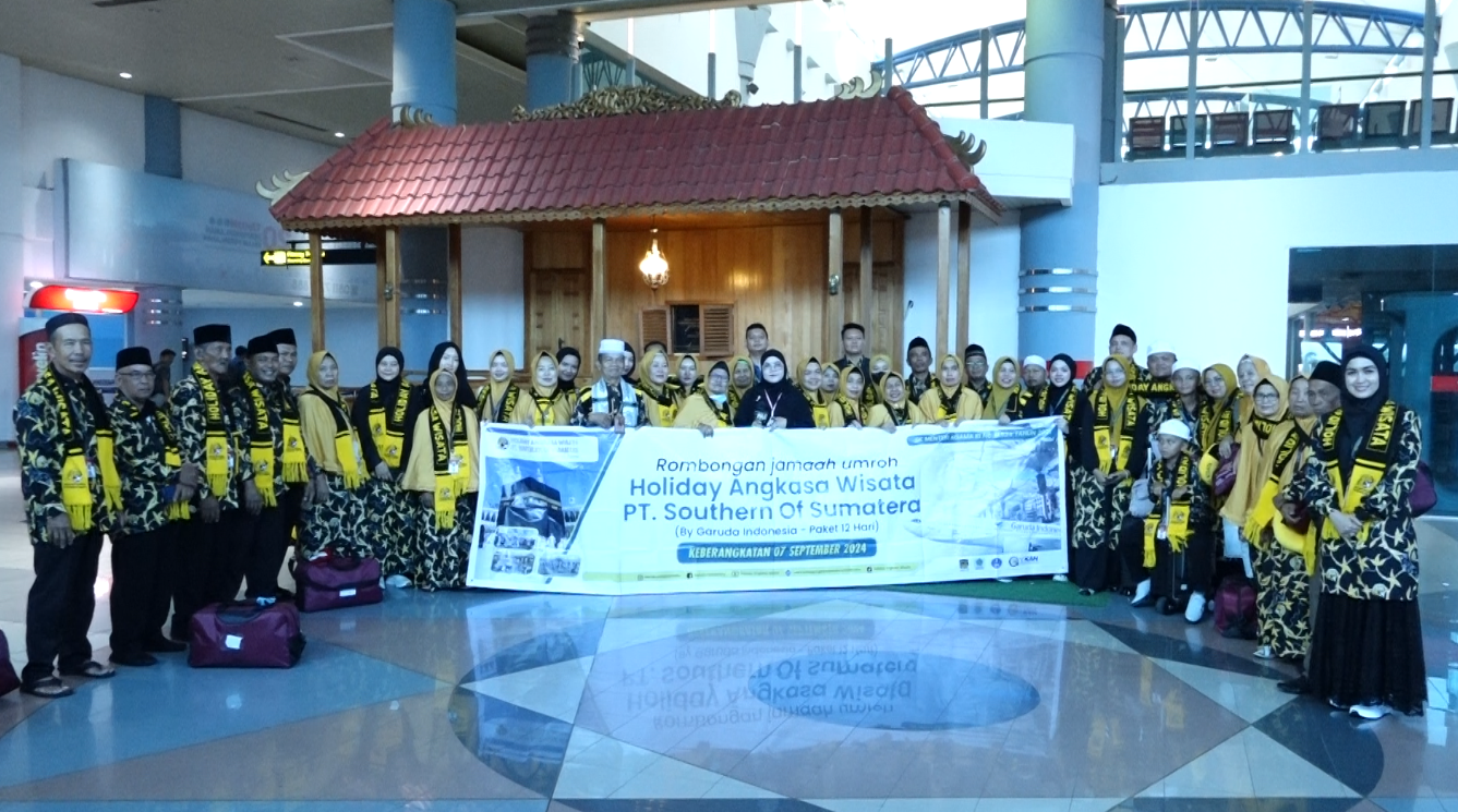  Holiday Angkasa Wisata Kembali Melepas 53 Jamaah Umroh Paket Garuda Indonesia di Bandara SMB II